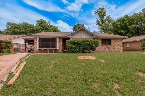 Photo of 1819 Avenue Q, Huntsville, TX 77340 (MLS # 27659748)