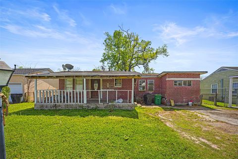 Photo of 13338 Vicksburg Street, Houston, TX 77015 (MLS # 12461711)
