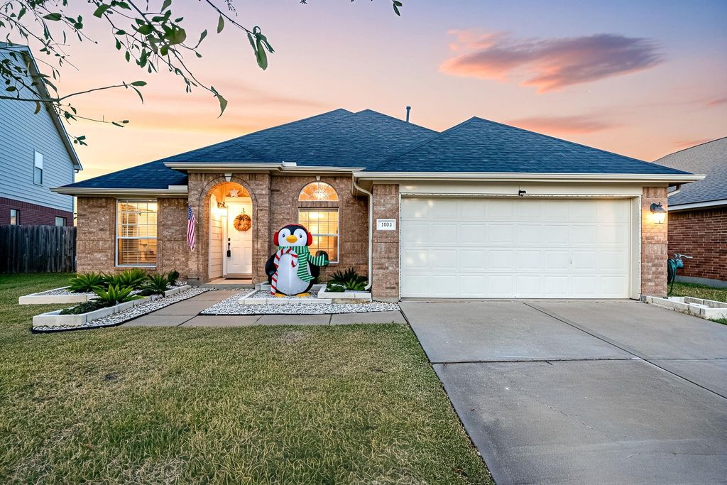 Photo of 1903 Lantana Spring Lane, Pearland, TX 77581 (MLS # 94037041)