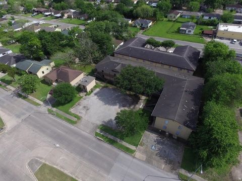 Photo of 4710 Airport Boulevard #30, Houston, TX 77048 (MLS # 55925364)
