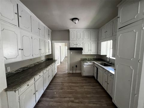 Photo of 535 Thomas Boulevard, Port Arthur, TX 77640 (MLS # 82226424)