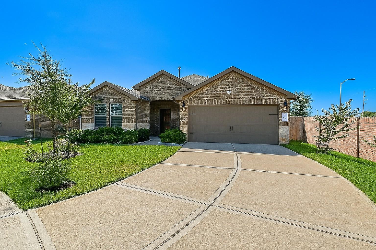 5602 Cedar Crescent Court