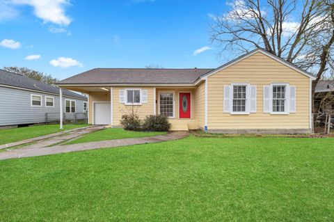 Photo of 1130 17th Avenue N, Texas City, TX 77590 (MLS # 12666463)