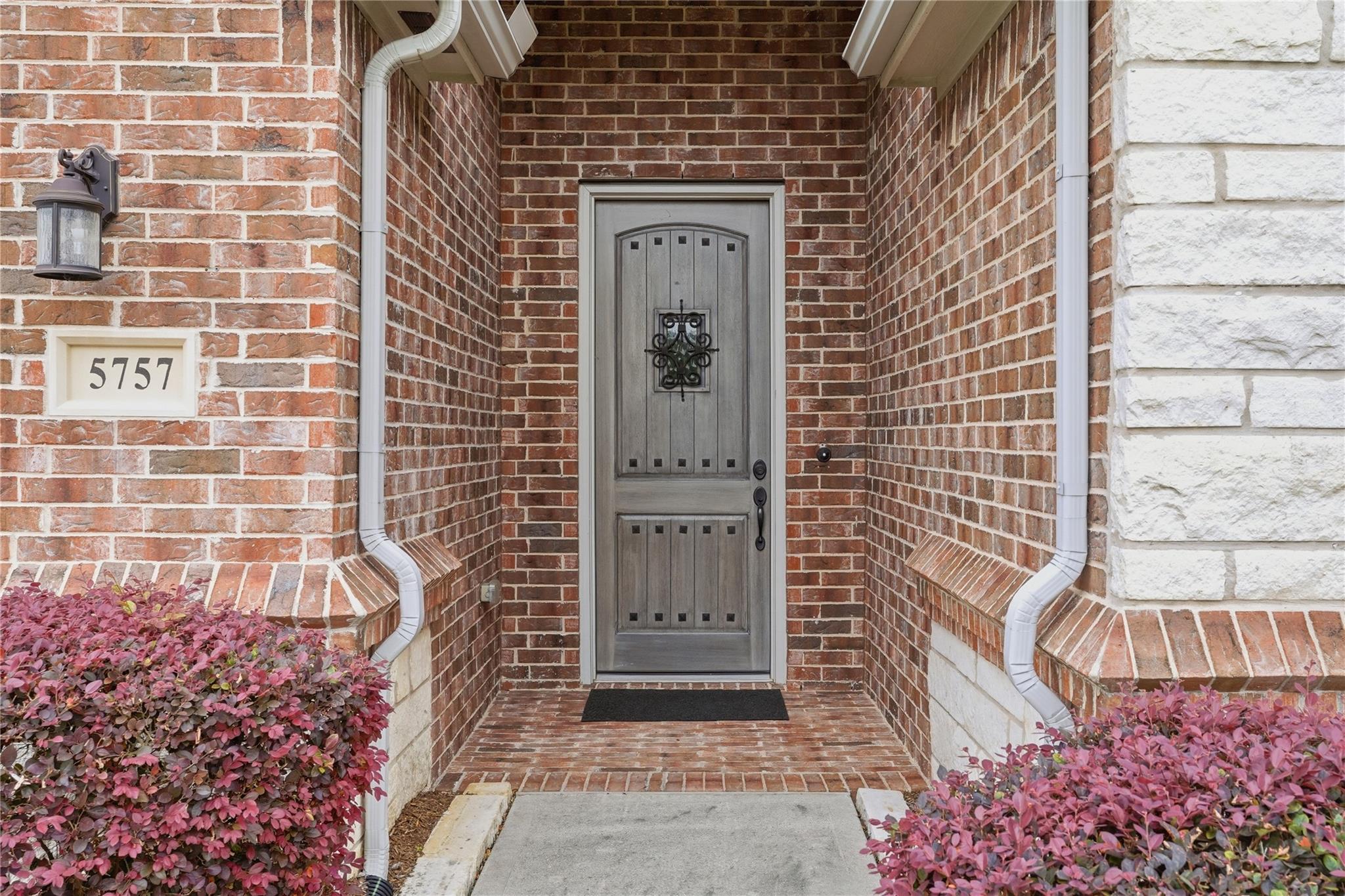 5757 Lakeside Villas Court
