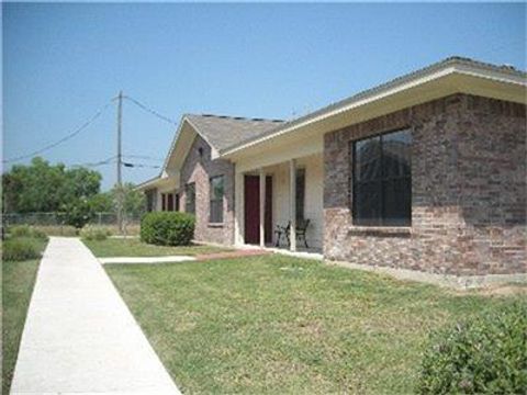 Apartment For Rent - 1103 Lincoln Street<br/> Zapata, TX 78076