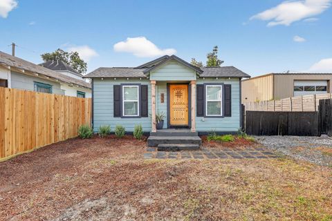 Photo of 622 E 27th Street, Houston, TX 77008 (MLS # 39086006)