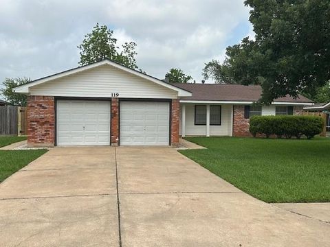 Photo of 119 Talisman Street, Lake Jackson, TX 77566 (MLS # 54291638)