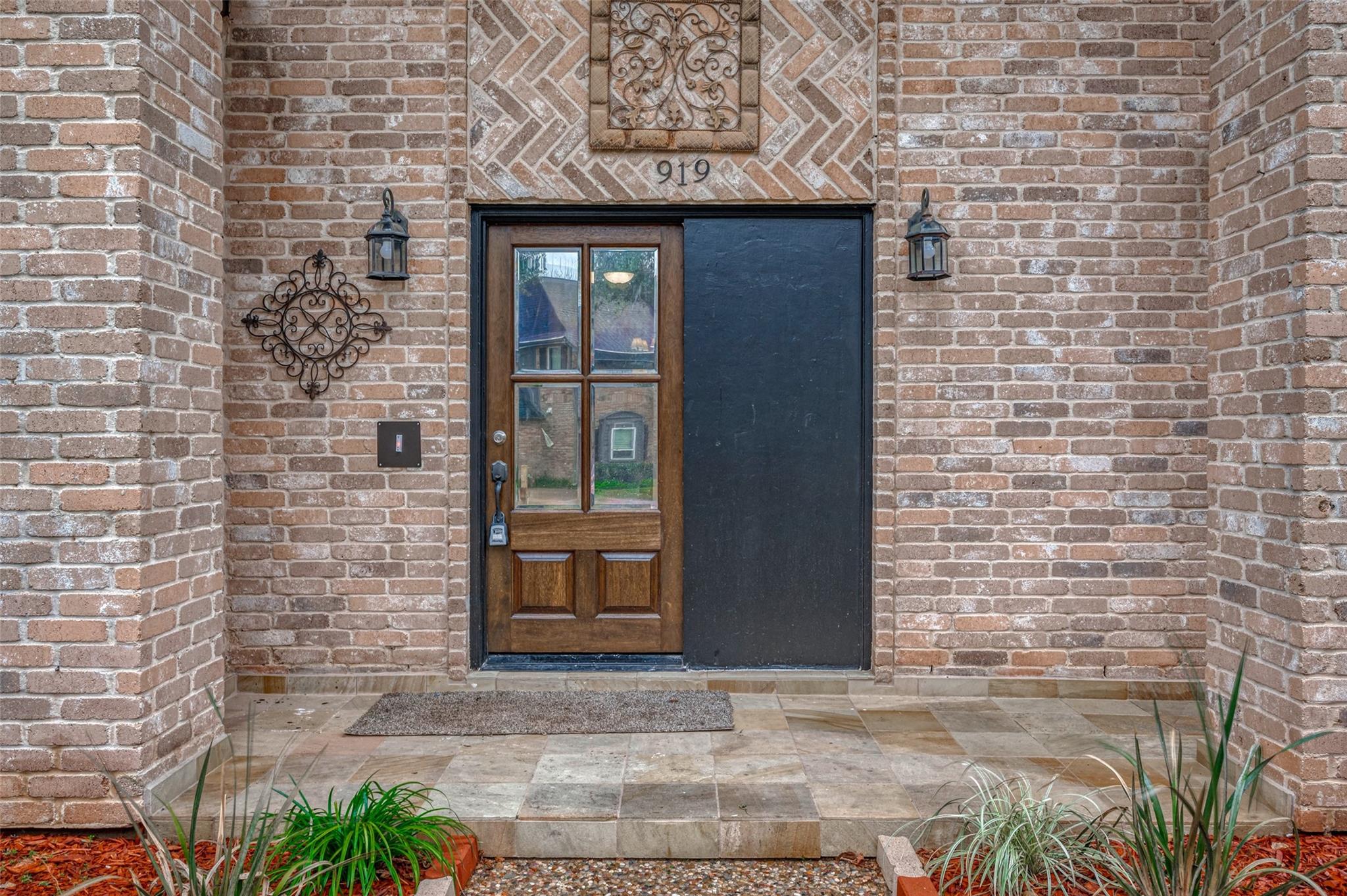 919 Mockingbird Way
