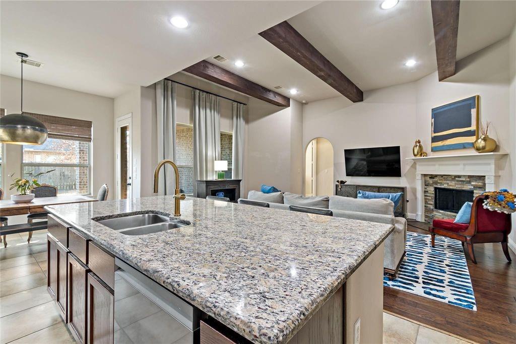 8126 Spreadwing Street