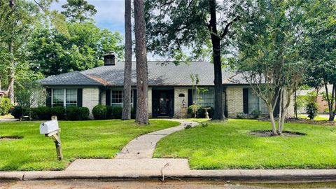 Photo of 2007 River Falls Drive, Houston, TX 77339 (MLS # 93189714)