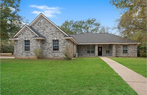 Photo of 18451 Hills Lake Ct Ct, Montgomery, TX 77316 (MLS # 45634649)