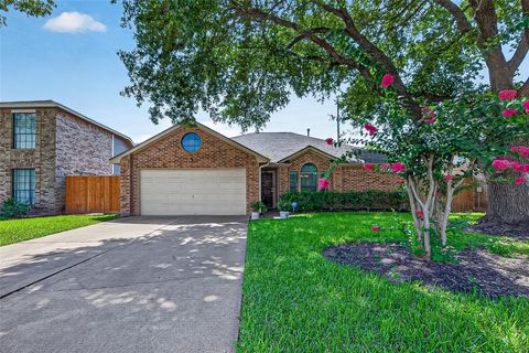 Homes For Sale - 16314 Maple Downs Lane<br/> Sugar Land, TX 77498