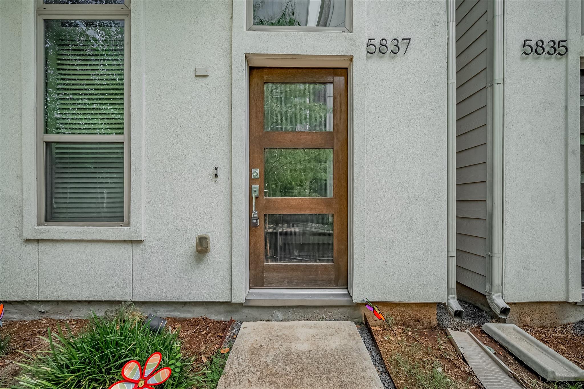 5837 E Post Oak Lane