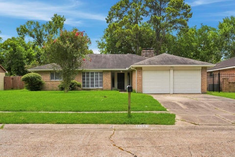 Photo of 11307 Whittingham Lane, Houston, TX 77099 (MLS # 11306982)