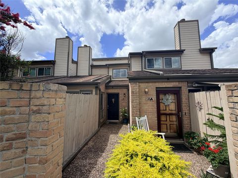 Photo of 726 Country Place Drive #B, Houston, TX 77079 (MLS # 67824236)