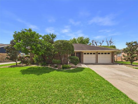 Photo of 814 James Street, Deer Park, TX 77536 (MLS # 71116560)
