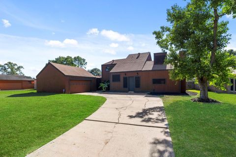 Property photo of 2823 Meadowcreek Drive, Missouri City, TX 77459