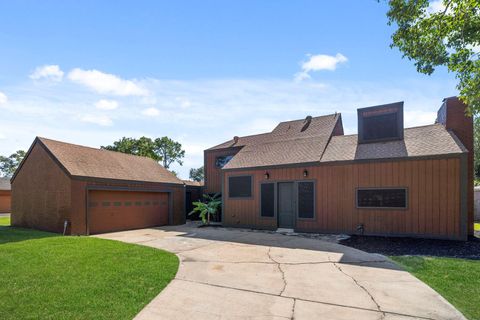 Photo of 2823 Meadowcreek Drive, Missouri City, TX 77459 (MLS # 80012892)