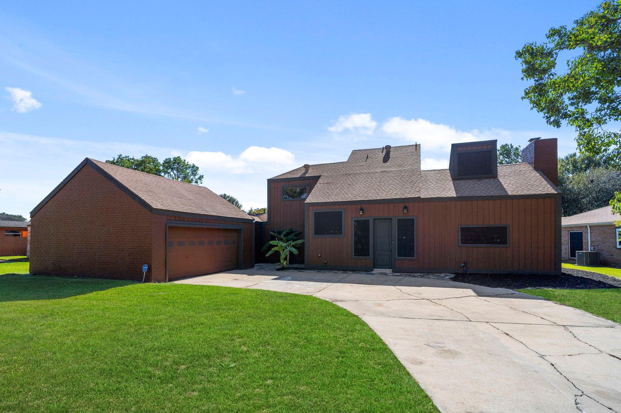 2823 Meadowcreek Drive