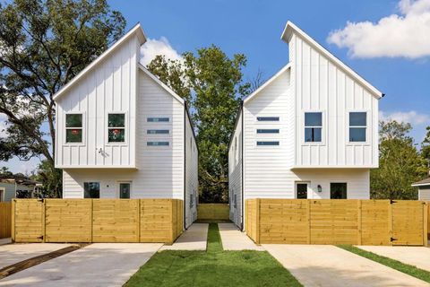 Multifamily For Sale - 2120 Creston Drive #A/B<br/> Houston, TX 77088