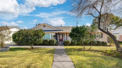Photo of 10303 Greenwillow Drive, Houston, TX 77035 (MLS # 12989532)
