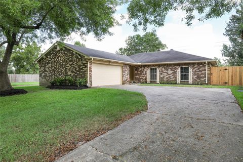 Photo of 2703 Heritage Colony Drive, Webster, TX 77598 (MLS # 74192933)