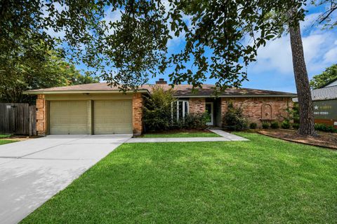 Photo of 5954 Beaudry Drive, Houston, TX 77035 (MLS # 74868376)