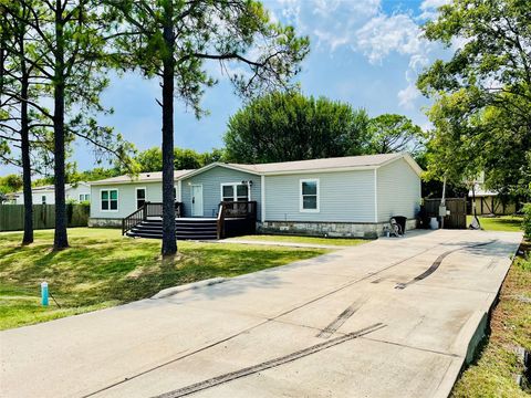 Homes For Sale - 16919 Carlswood Drive<br/> Chambers County, Baytown, TX 77523
