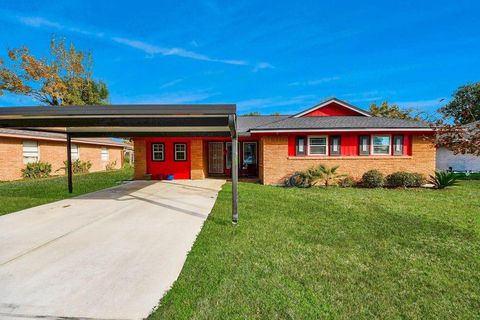 Photo of 2914 Dragonwick Drive, Houston, TX 77045 (MLS # 75131328)