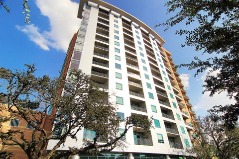 Photo of 2207 Bancroft Street #1502, Houston, TX 77027 (MLS # 12873618)
