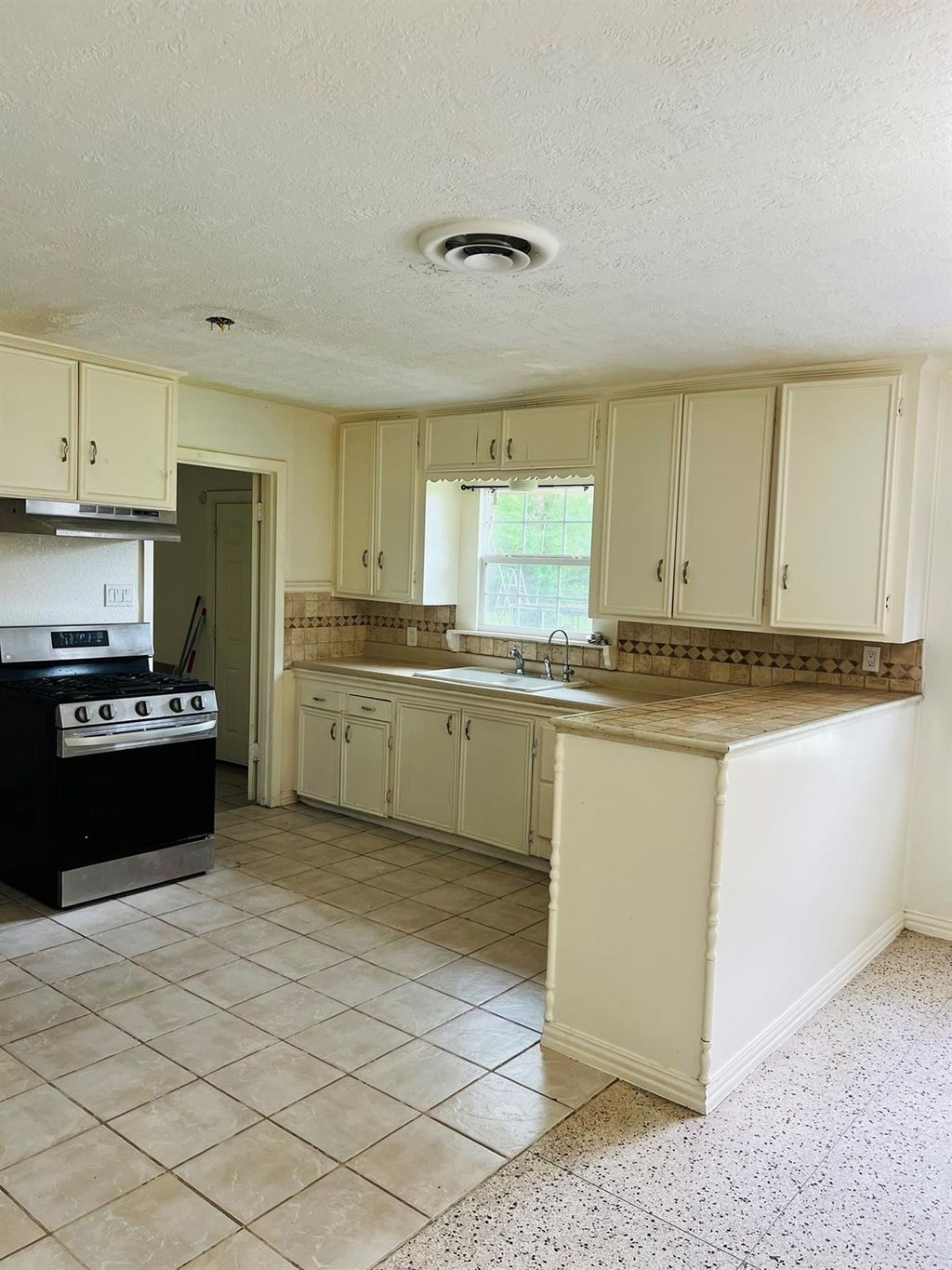 Photo of 7018 Rook Boulevard, Houston, TX 77087 (MLS # 26559745)