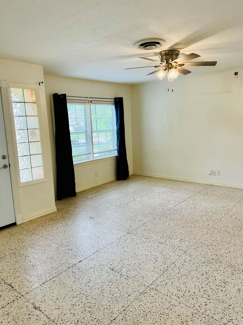 Photo of 7018 Rook Boulevard, Houston, TX 77087 (MLS # 26559745)