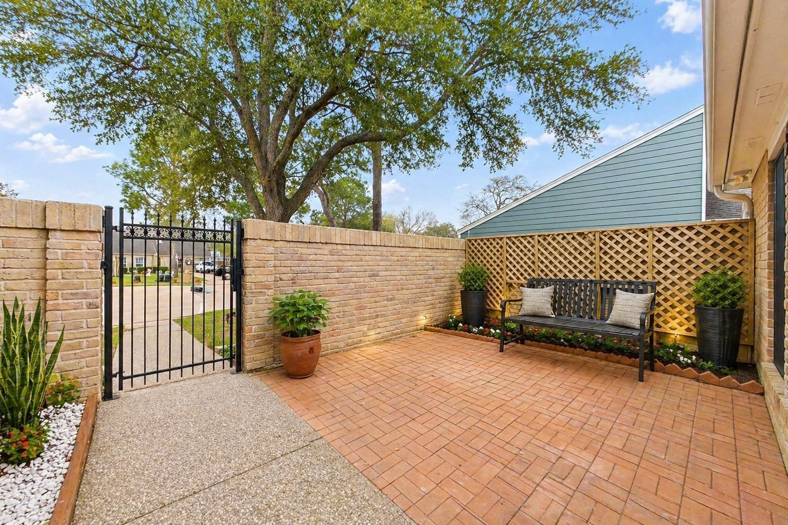 20206 Lake Sherwood Drive