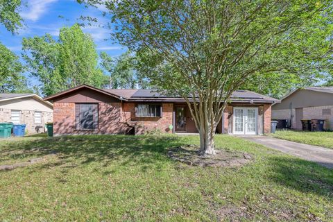 Photo of 807 Dr Martin Luther King Jr Place N, Conroe, TX 77301 (MLS # 98606397)
