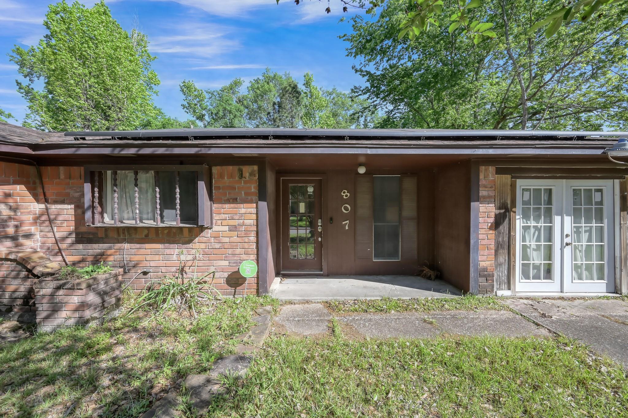 807 Dr Martin Luther King Jr Place N