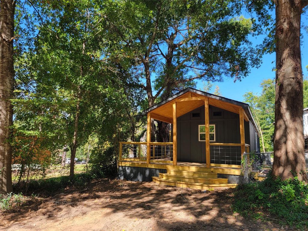 Photo of 13126 S Lee Shore Drive, Willis, TX 77318 (MLS # 20523938)