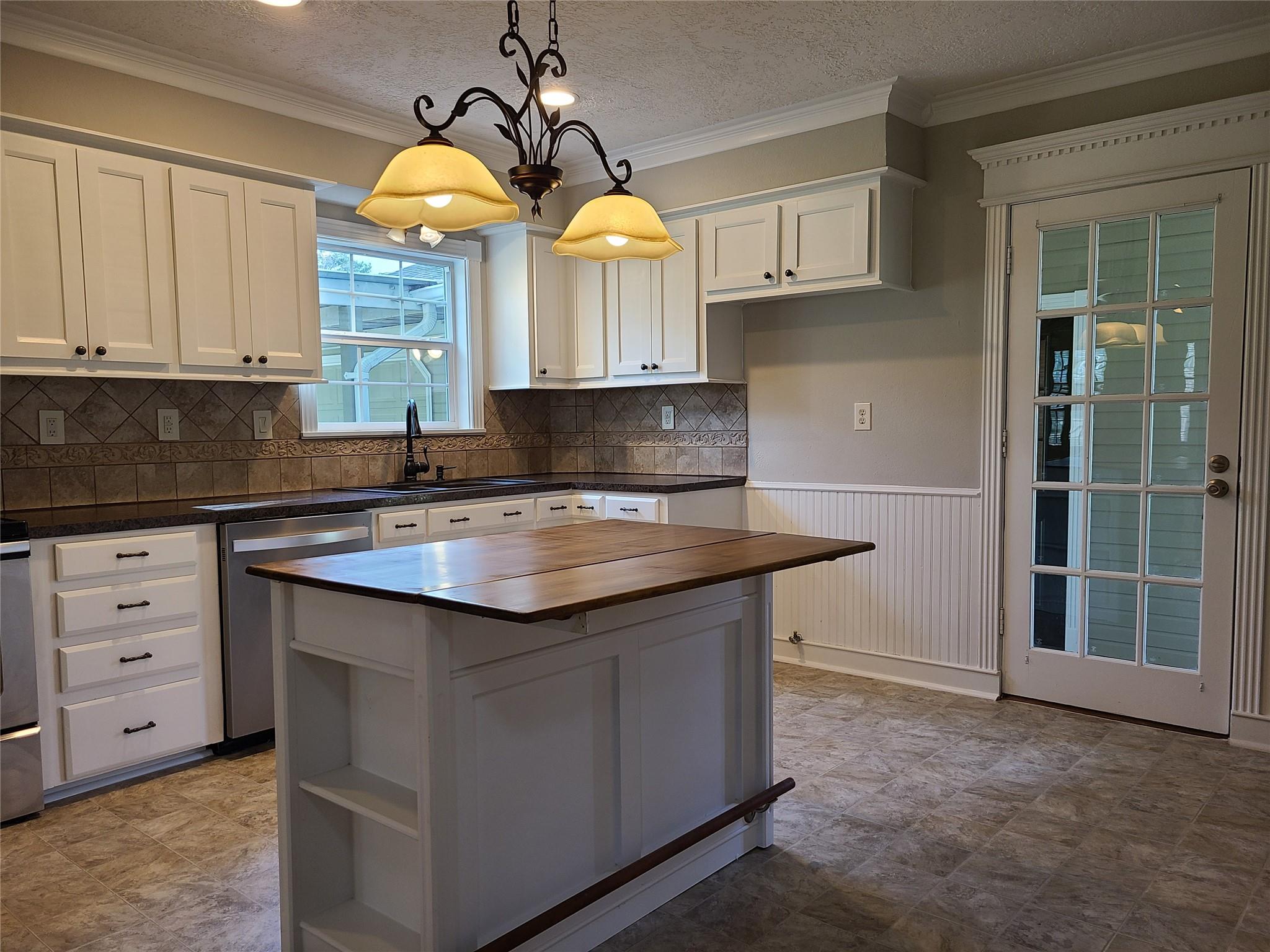 15896 Tree Monkey Road