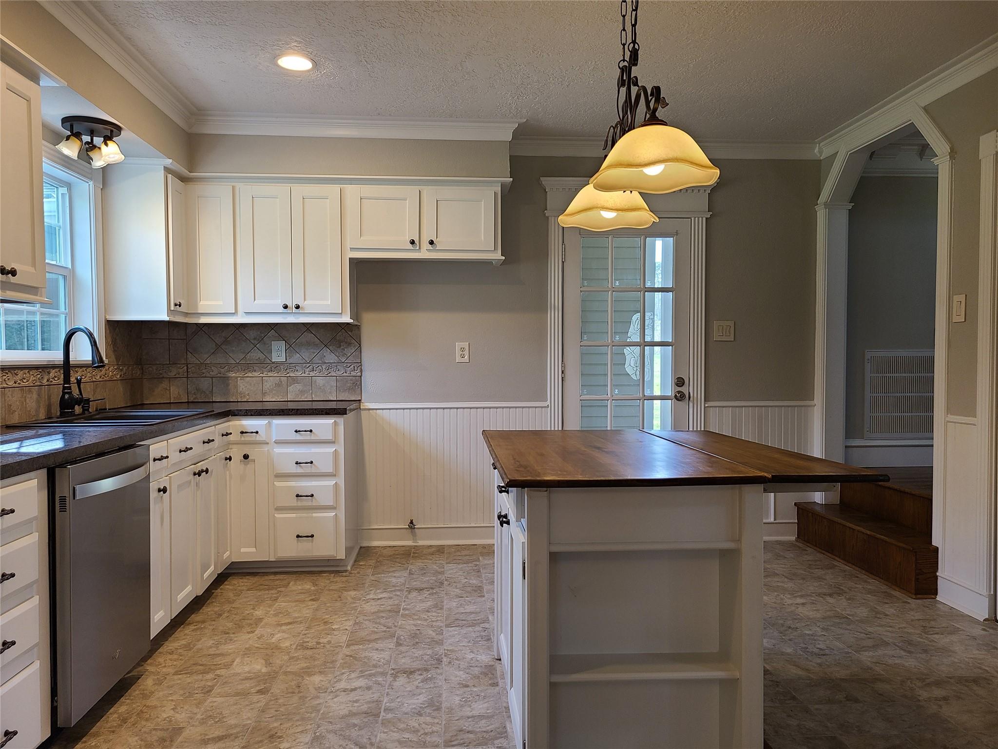 15896 Tree Monkey Road