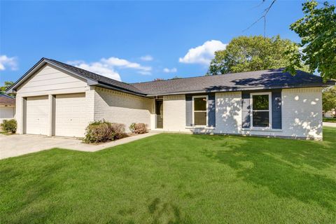 Photo of 16813 Gleneagle Dr N Dr, Conroe, TX 77385 (MLS # 29666962)