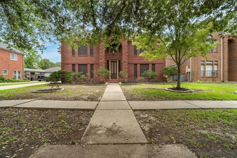 Photo of 124 Lake Point Drive, League City, TX 77573 (MLS # 49852624)
