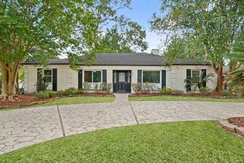 Photo of 5447 Beechnut Street, Houston, TX 77096 (MLS # 70062348)
