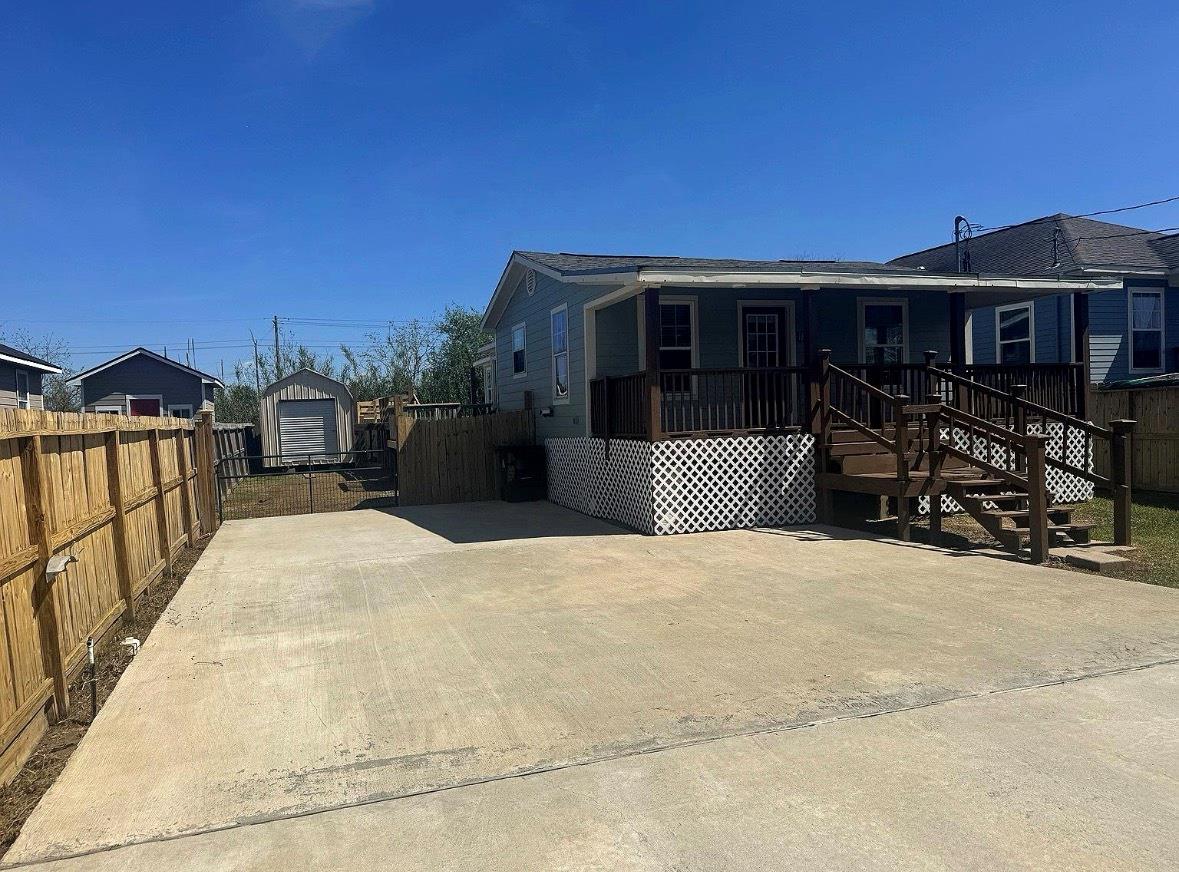 735 10th Street
