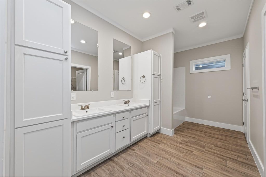 Photo of 6605 Greenhurst Street, Houston, TX 77091 (MLS # 44221977)