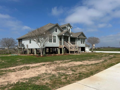 Homes For Sale - 818 County Road 792<br/> Freeport, TX 77541