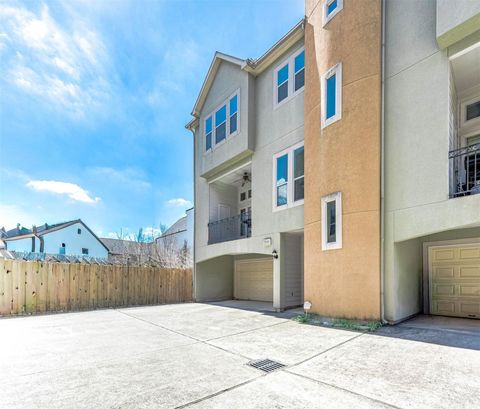 Photo of 5723 Petty Street, Houston, TX 77007 (MLS # 9890982)