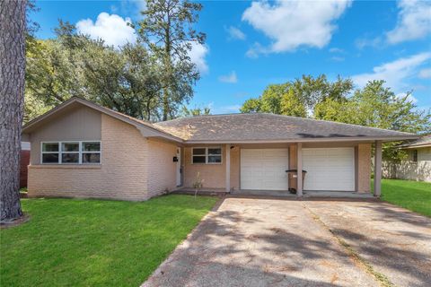 Photo of 2802 Greenbriar Street, Dickinson, TX 77539 (MLS # 41639089) Photo of 2802 Greenbriar Street, Dickinson, TX 77539 (MLS # 41639089)