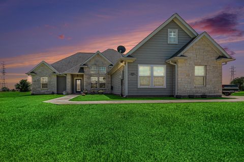 Photo of 489 Sunset Trail, Angleton, TX 77515 (MLS # 72760114)