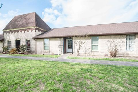 Photo of 7237 Cook Road, Houston, TX 77072 (MLS # 62483485)