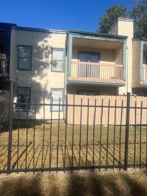 Condo For Sale - 9898 Club Creek Dr Dr #405<br/> Harris County, Houston, TX 77036