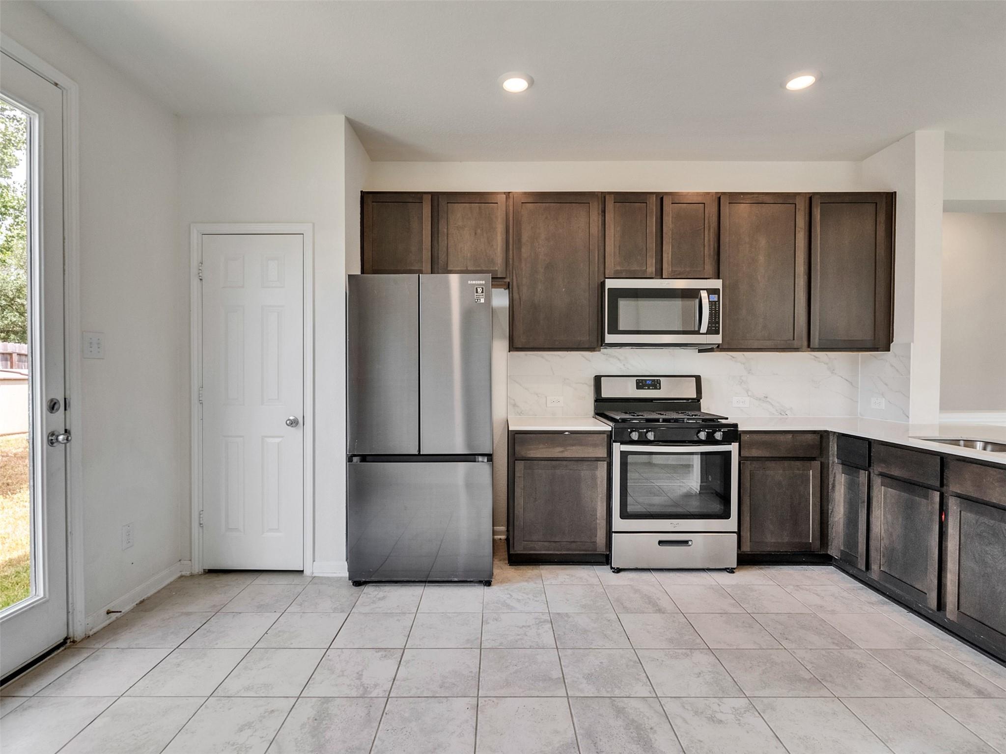 6011 Whitewing Road